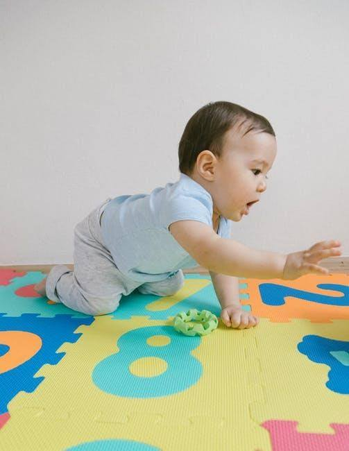 When Does A Baby Crawl Yoors